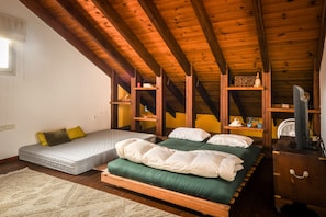 3 bedrooms, desk, laptop workspace, free WiFi