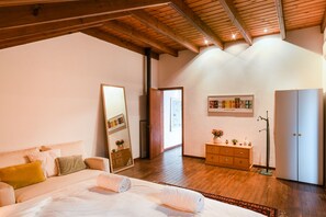 3 bedrooms, desk, laptop workspace, free WiFi - Country Yard Villa in Yaffe Nof Maalot (Ma'alot - Tarshiha)