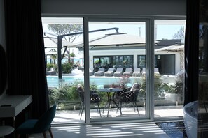 Exterior - Comfort Suites (Golem)