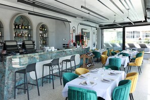 Petit déjeuner complet compris tous les jours