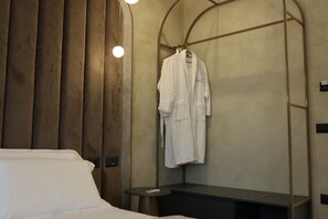 Premium bedding, minibar, soundproofing, free WiFi - Comfort Suites (Golem)