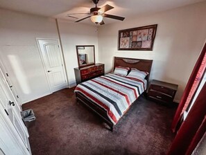 4 chambres, fer et planche à repasser, Wi-Fi, draps fournis