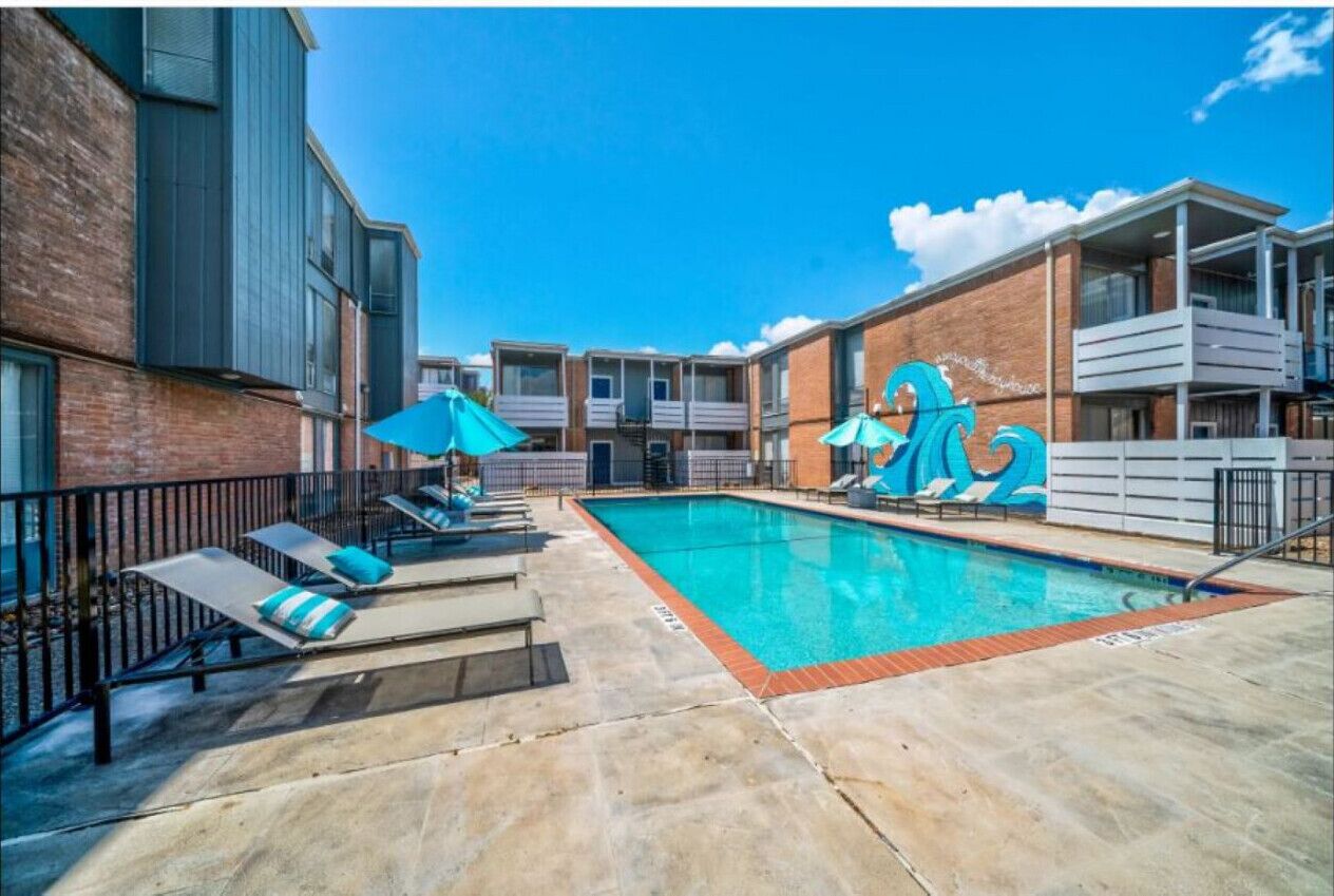 Ground Level w/Patio & King Bed Unit by NASA
