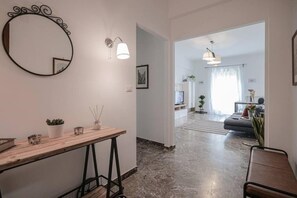 TV, bøker og stereoanlegg