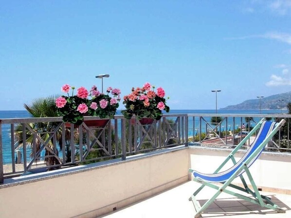 Property grounds - hotel sea garden (Acquappesa)