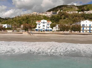 Private beach, beach umbrellas - hotel sea garden (Acquappesa)