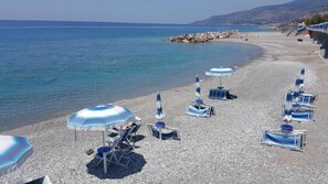Private beach, beach umbrellas - hotel sea garden (Acquappesa)
