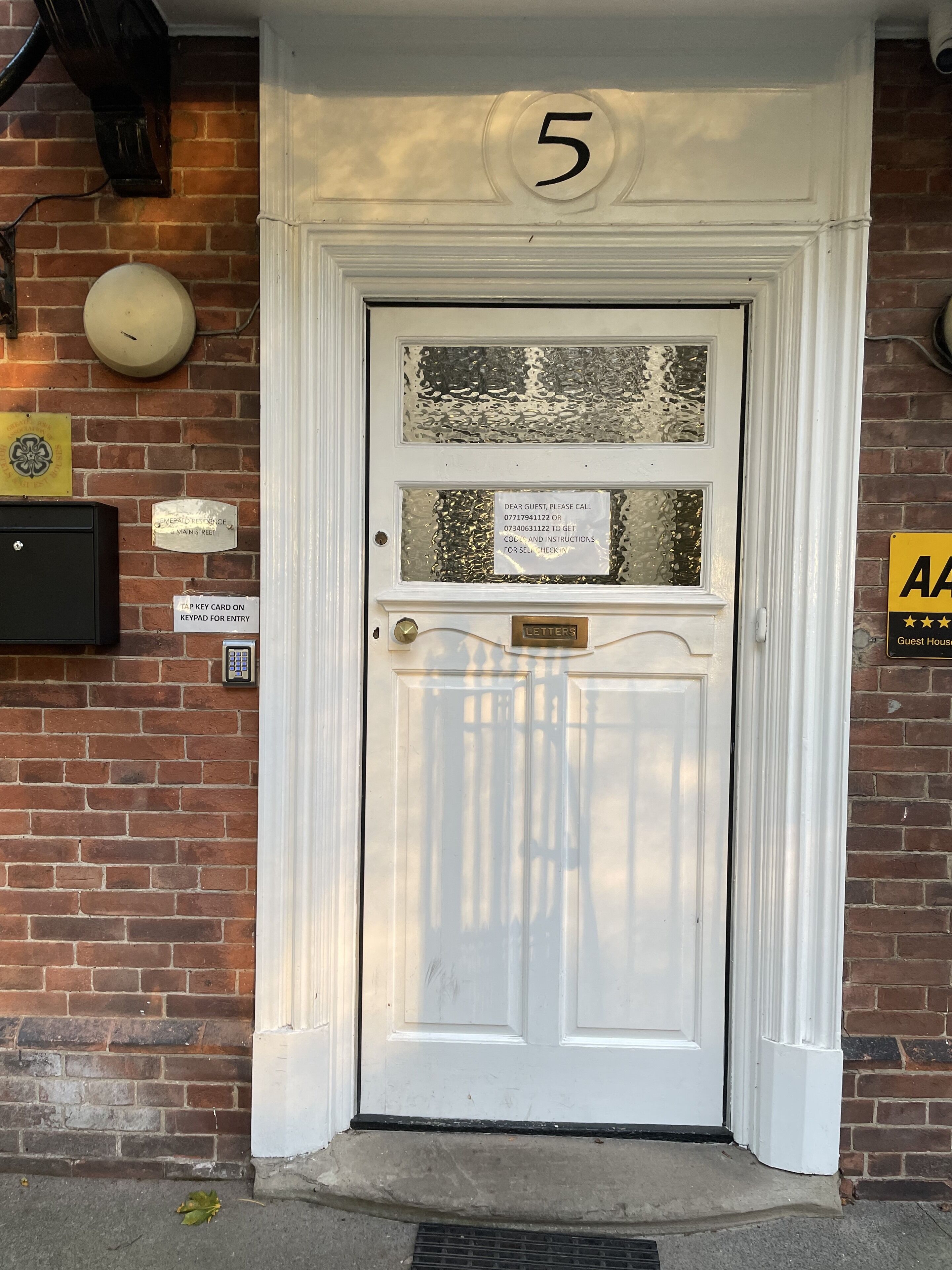 Façana frontal de l'allotjament