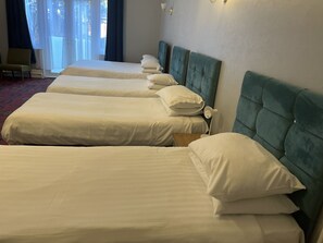 Suite superior, amb bany privat | Escriptori i espai de treball apte per a portàtils 