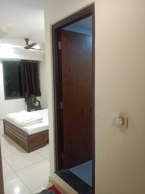Desk, free WiFi - Hotel Shreeji's (Gandhinagar)