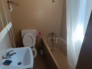 Soap, toilet paper - Fourti93700 (Drancy)