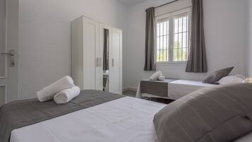 4 makuuhuonetta, silitysrauta/-lauta, vauvan matkasänky, ilmainen Wi-Fi