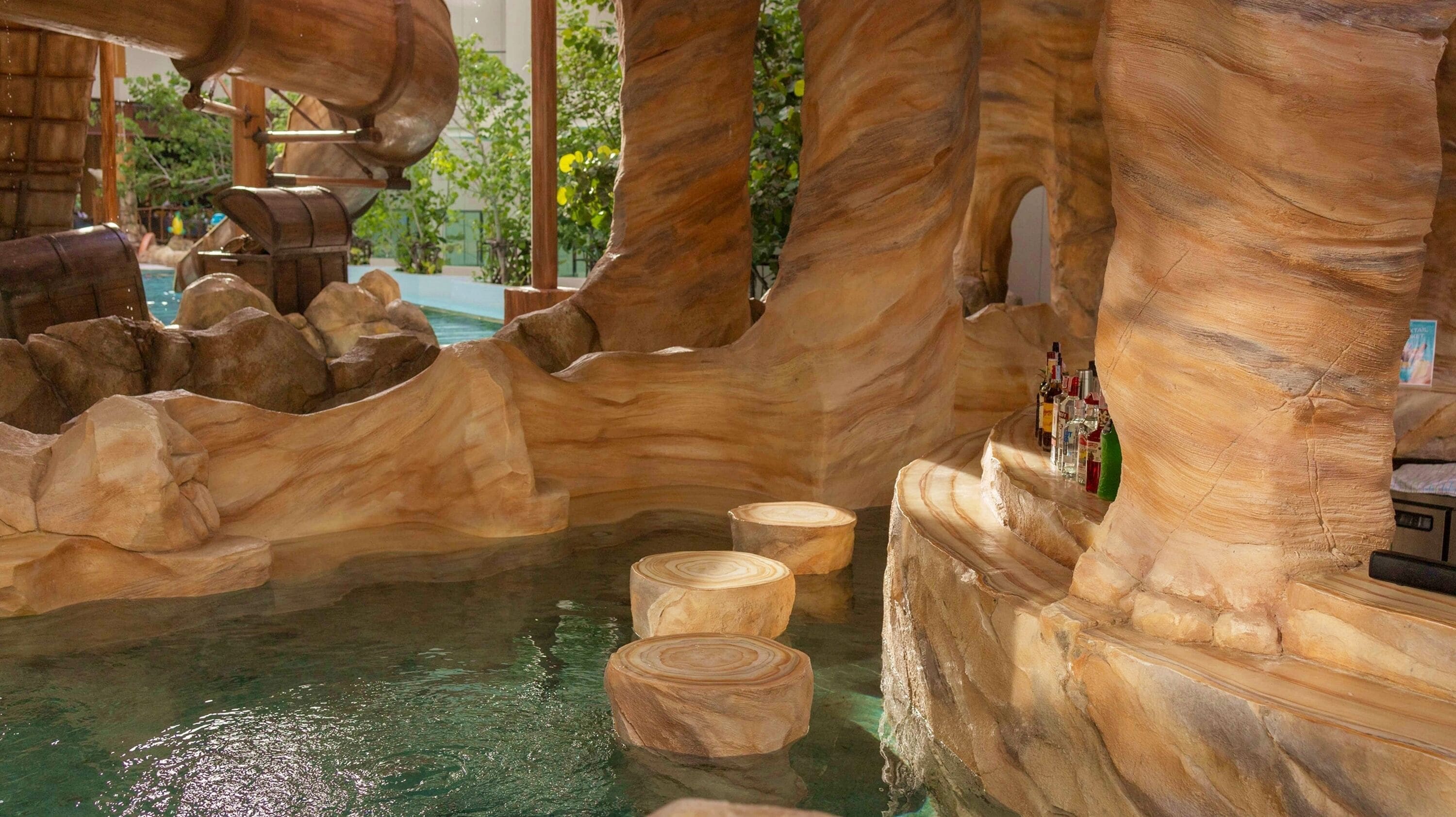 Bar en bord de piscine