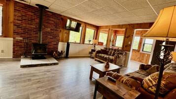 Smart TV, fireplace