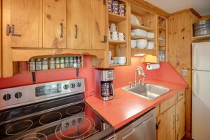 Réfrigérateur, four, plaque de cuisson, lave-vaisselle