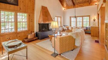 Télévision, cheminée