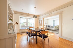 Dining - Prime Los Feliz Craftsman 2/1 Bungalow Home, Big Yard, Dog Friendly,Washer/Dryer (Los Angeles)