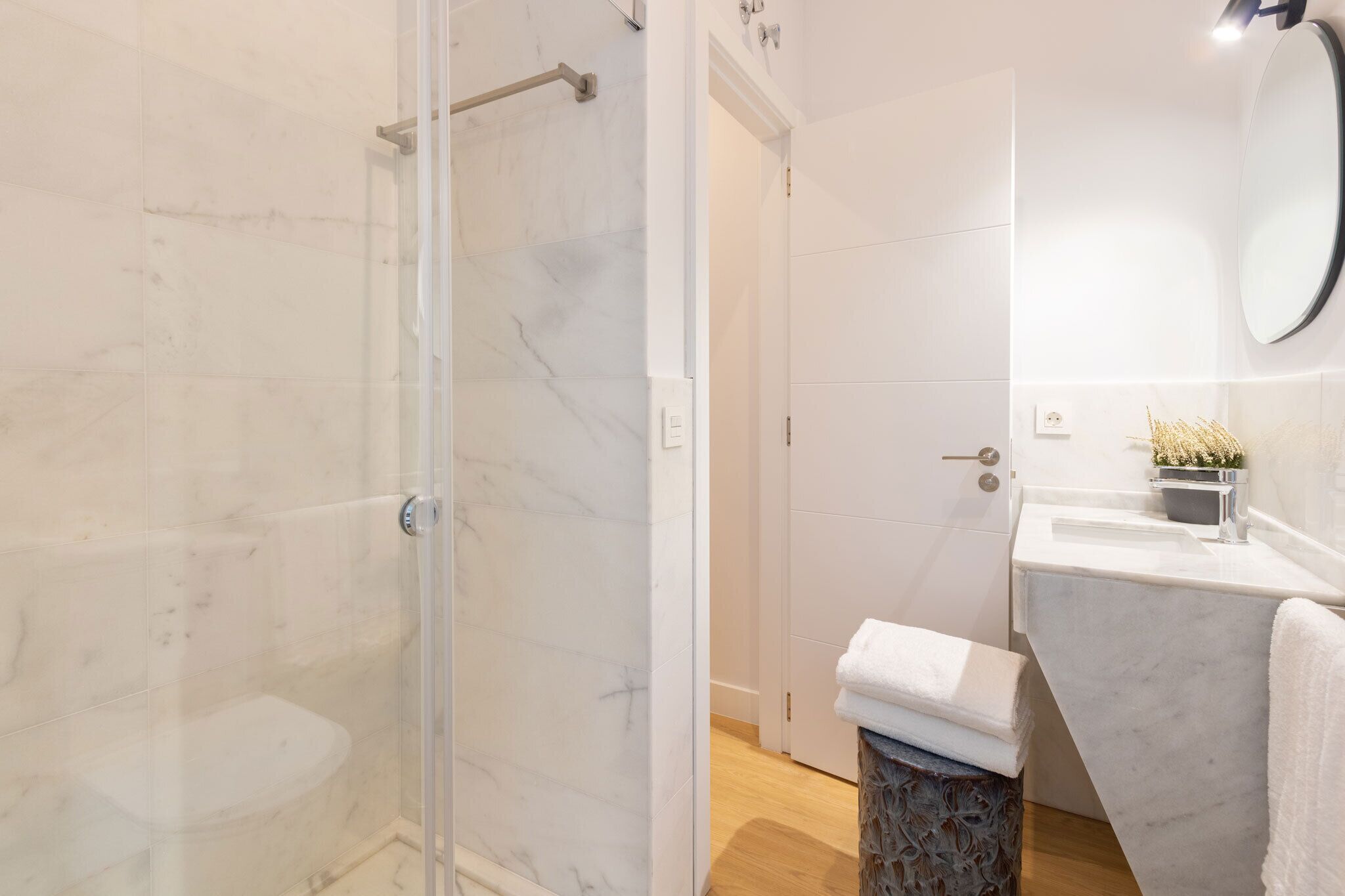 Lorenzo Sepulveda 1B | Badezimmer | Dusche, Haartrockner, Bidet, Handtücher