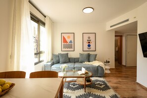 Apartemen | Area keluarga | Smart TV 60-inci dengan saluran TV digital dan TV