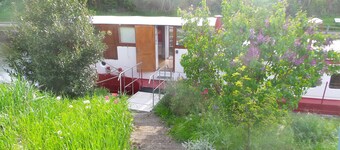 Péniche Ulysse Amaree sur le Canal du Centre en Bourgogne