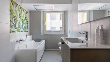 City Apartment | Bathroom | Free toiletries, bidet, towels, soap
