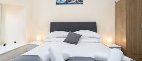 6 室のベッドルーム、アイロン / アイロン台、WiFi、ベッドシーツ