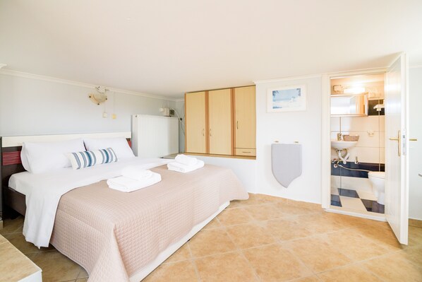 1 bedroom, free WiFi, bed sheets