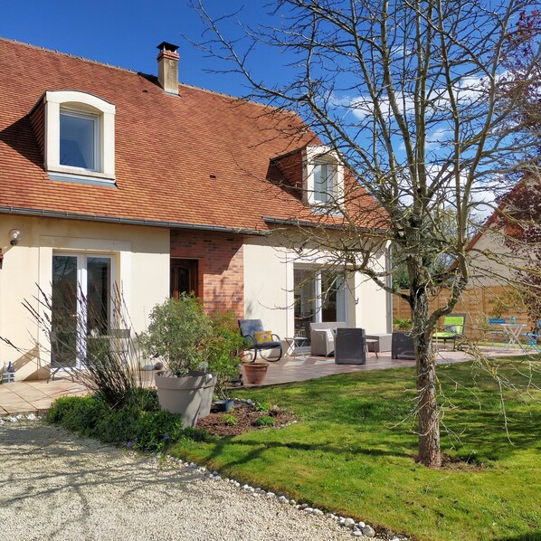 Exterior - Maison Chaleureuse 4 Chambres 10min de la mer (Bavent)