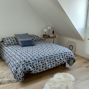 4 slaapkamers, een strijkplank/strijkijzer, gratis wifi, beddengoed