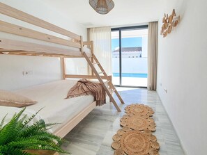 5 bedrooms, desk, iron/ironing board, travel cot