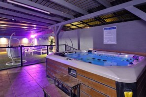 Private spa tub