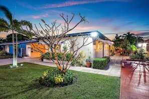 Property grounds - NEW! Dual next door units (2/1 & 1/1) - walk to downtown LW - 1.3mi to beach! (Lake Worth)