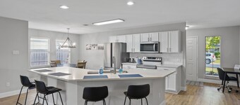 Bright and Comfy one story home 3BR 2BA, centrally located in West Mckinney