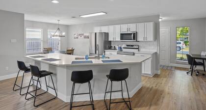 Bright and Comfy one story home 3BR 2BA, centrally located in West Mckinney