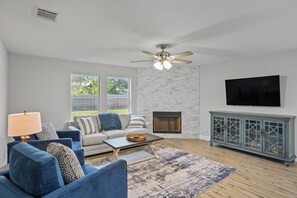 Smart TV, chimenea, videojuegos y tenis de mesa 