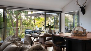 Dining - Negroni Lane - A stylish villa nestled in the serene bushland of Hepburn Springs. (Hepburn Springs)