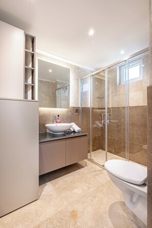 Comfort-Apartment, 2 Schlafzimmer | Badezimmer