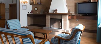 15 km from Maranello Villa Ferrari, sleeps 11, fireplace, billiards and foosball table