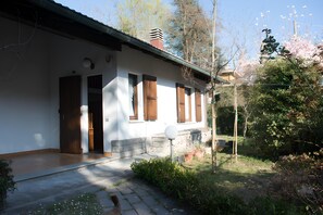 Exterior detail - 15 km from Maranello Villa Ferrari, sleeps 11, fireplace, billiards and foosball table (Serramazzoni)