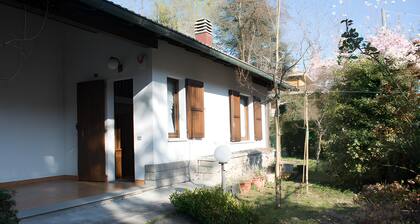 15 km from Maranello Villa Ferrari, sleeps 11, fireplace, billiards and foosball table