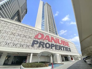 Vista frontal de la propiedad
