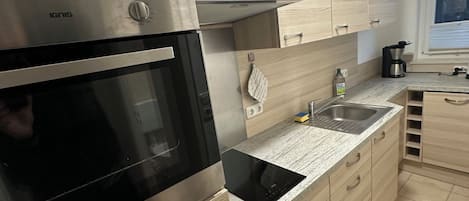 Réfrigérateur, four, plaque de cuisson, lave-vaisselle