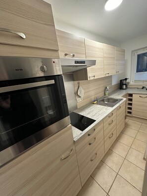 Refrigerador, horno, parrilla de estufa y lavavajillas