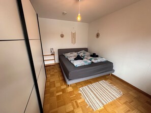 2 Schlafzimmer, Zimmersafe, Bügeleisen/Bügelbrett, kostenloses WLAN