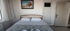 Standard Double Room, Balcony | Desk, soundproofing, free WiFi, bed sheets - Phoenix Inn Hotel (Uchisar)