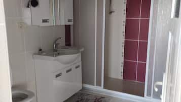 Family Quadruple Room | Desk, soundproofing, free WiFi, bed sheets