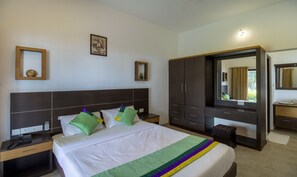 豪華客房 | 書桌、遮光窗簾/窗簾、熨斗/熨衫板、床單