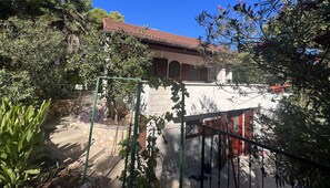 Property grounds - Apartman Bogović (Jelsa)