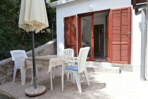 Outdoor dining - Apartman Bogović (Jelsa)