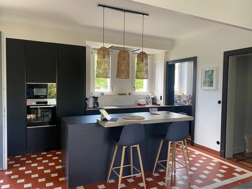 Maison basque avec piscine chauffée en plein coeur de Bayonne